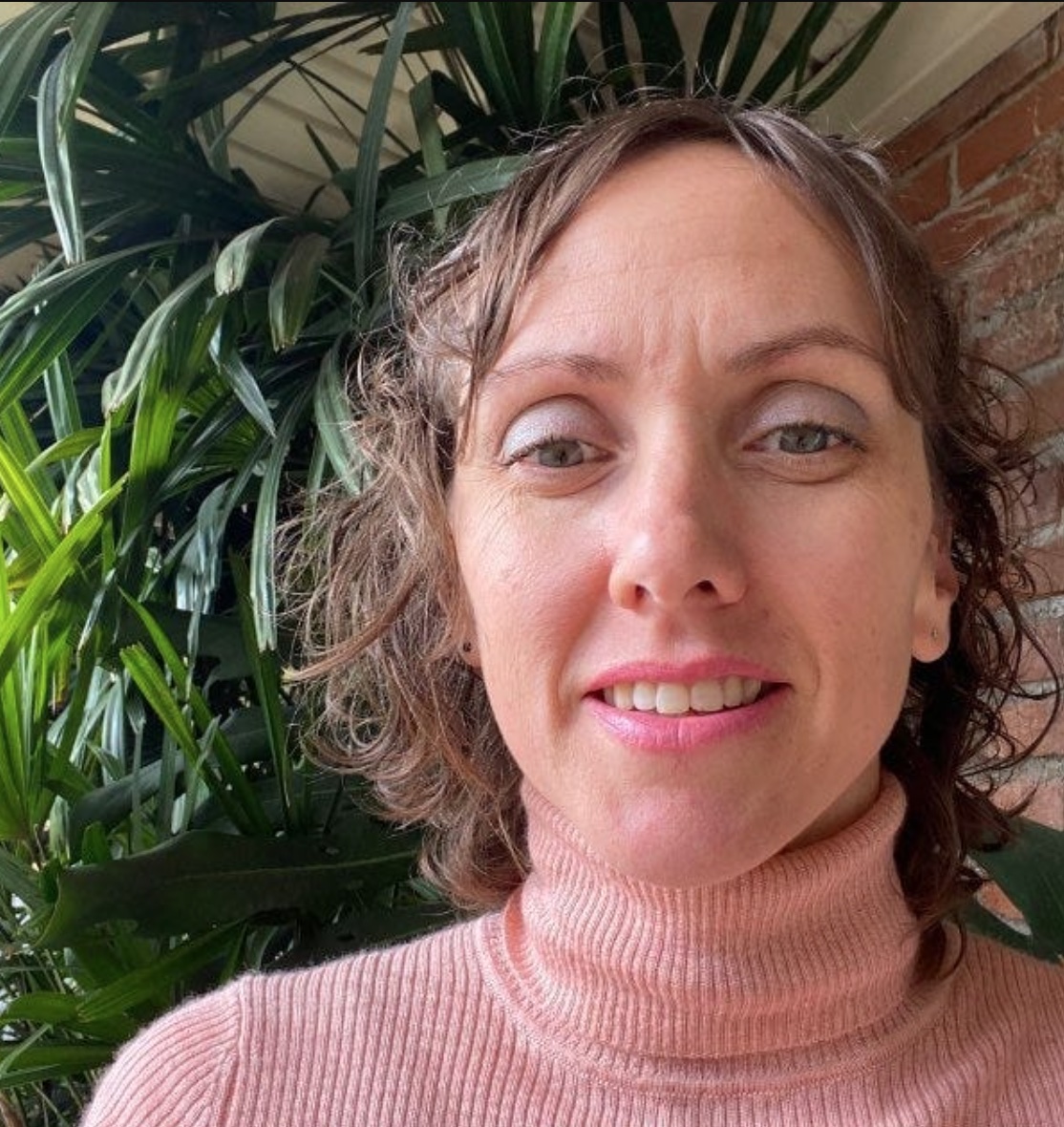 Fiona, reflexologist and health coach